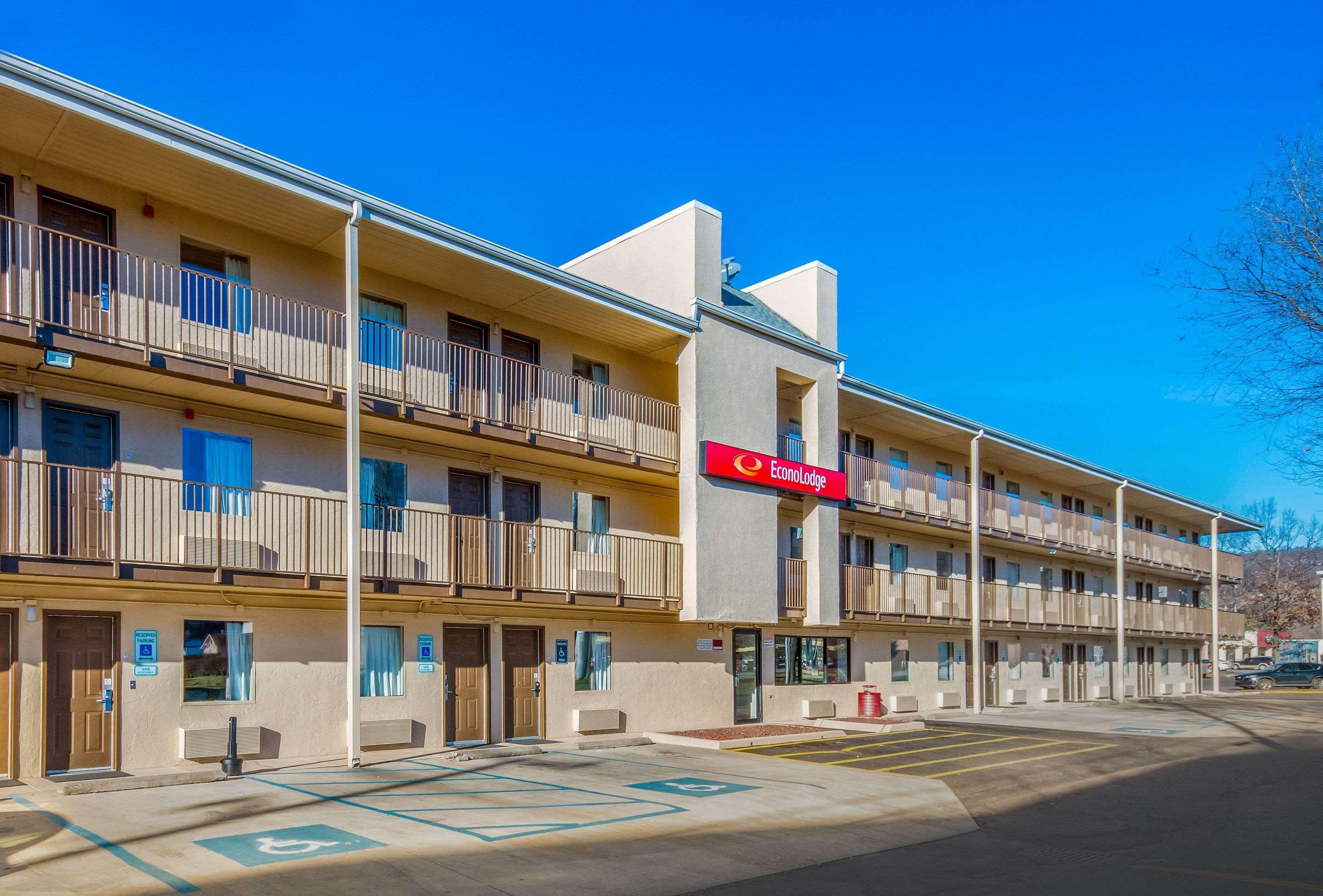 Days Inn By Wyndham Charleston Wv Exterior foto